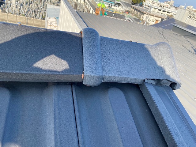 平板瓦の棟瓦を調査